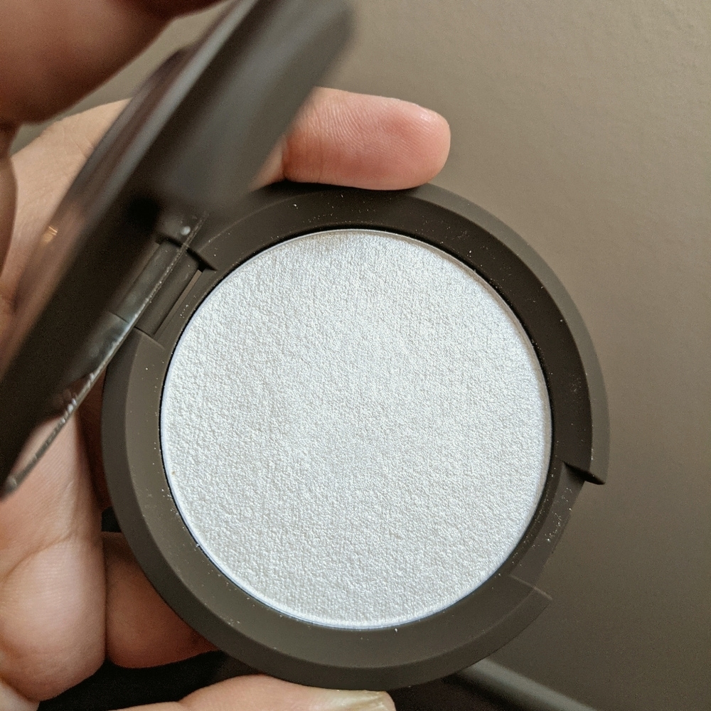 Becca Highlighter in Pearl